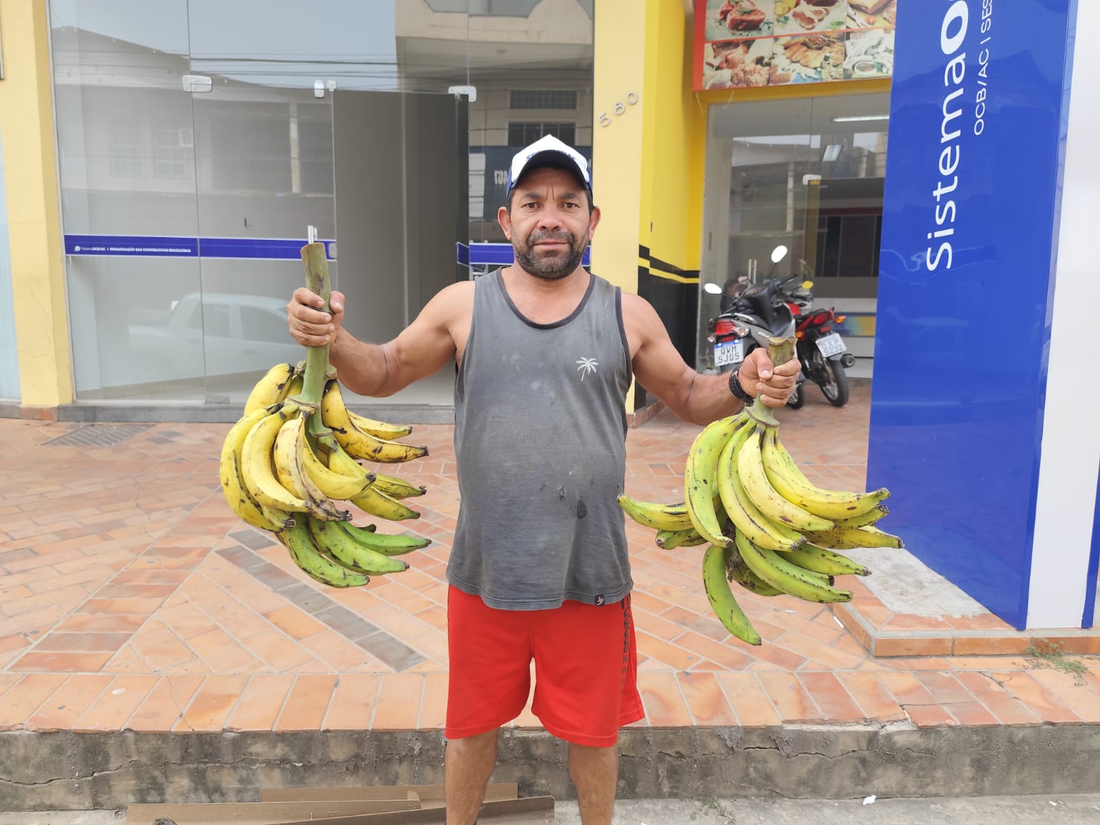 Atravessador comemora exportação de bananas do Acre para o centro-oeste: 25 toneladas