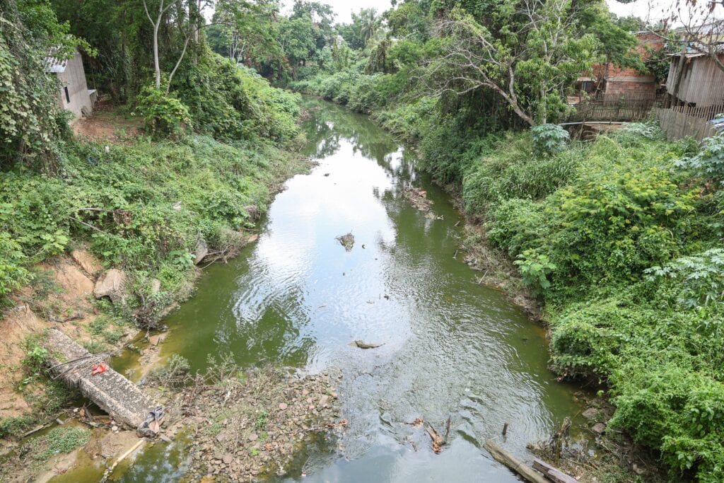 Com a chegada das chuvas, Governo inicia projeto de limpeza do Igarapé São Francisco