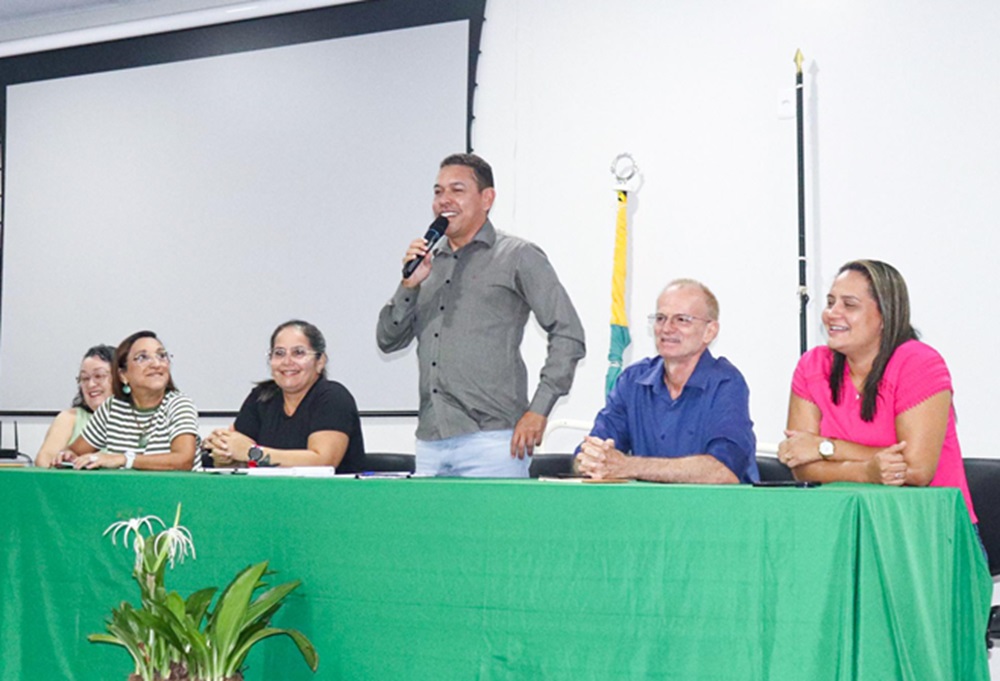 Programa Escola da Terra em Assis Brasil: Prefeito participa de ação com professores da zona rural