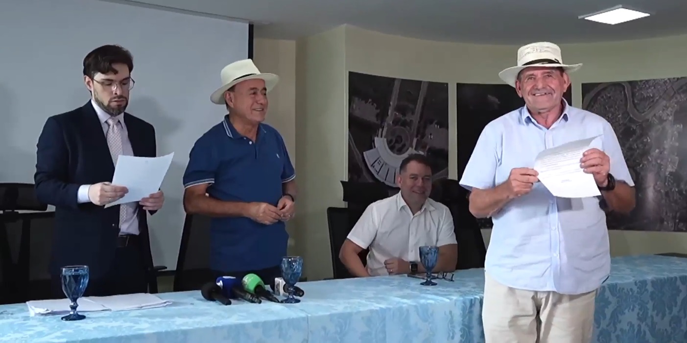 “Quero comer o arroz de Rio Branco”: Bocalom empossa novamente Eracides Caetano na Seagro