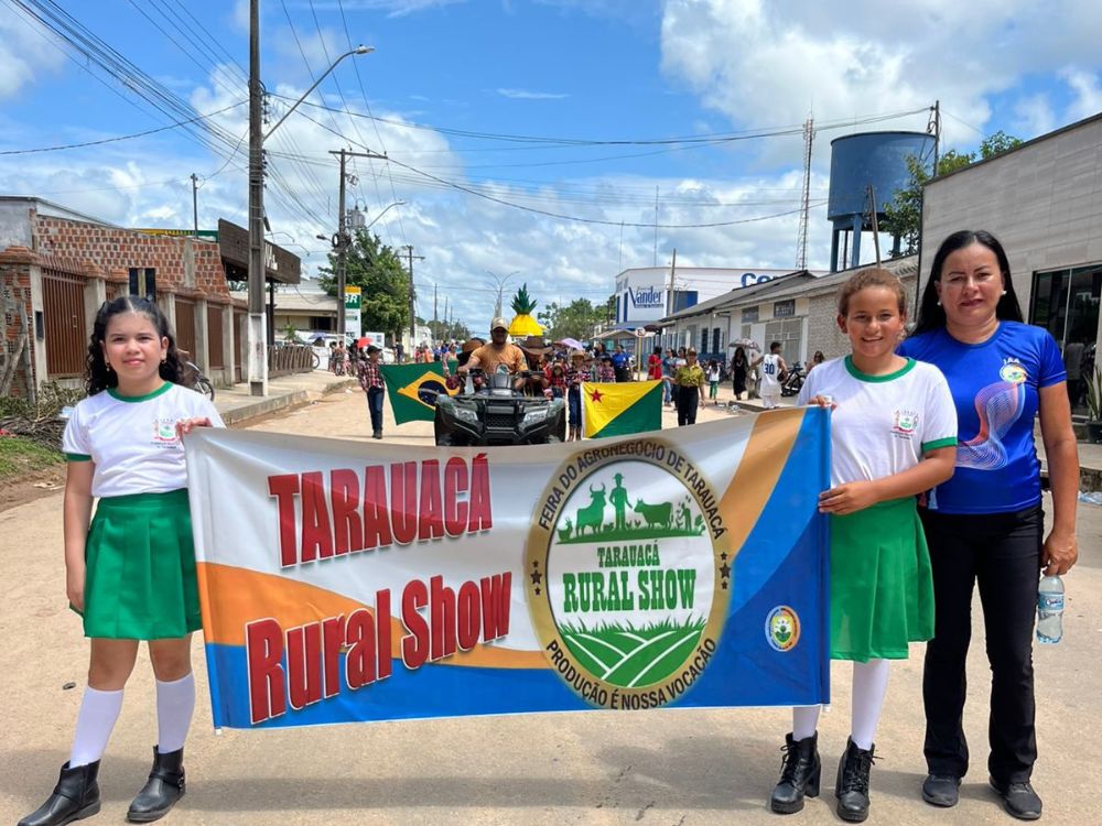 Desfile de 112 anos em Tarauacá exalta força do agro e emociona com homenagem à feira rural