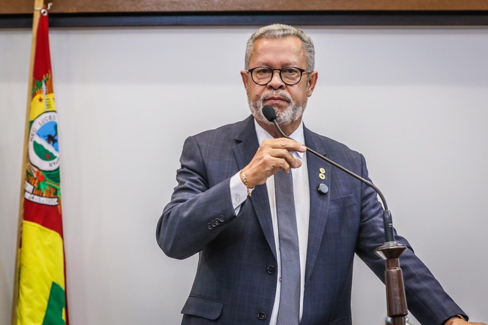 Deputado alerta sobre riscos do Acre virar apenas “corredor de exportação” para o Brasil