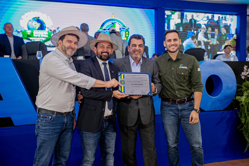 Presidente de grupo que assumiu frigorífico em Tarauacá é homenageado na RO Rural Show