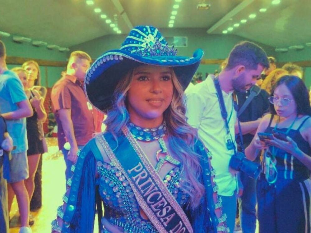 Do Bujari, Miriane vira Princesa do Rodeio 2025 e emociona com história de vida na colônia