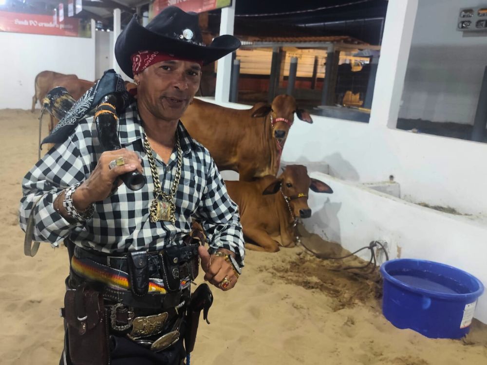 “Velhão Rei do Gado” rouba a cena na Expoacre, mas confessa: “Tenho medo até de bezerro!”