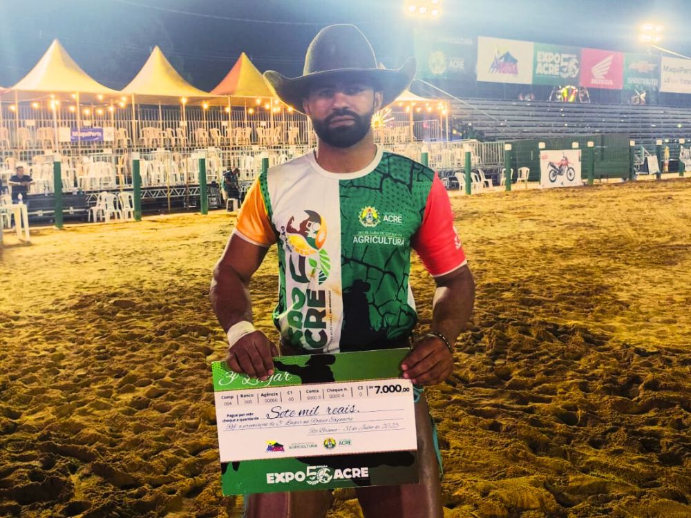 Favorito do Rodeio da Expoacre, peão de Feijó fica em 3° e classifica touro: “O trem era bruto!”