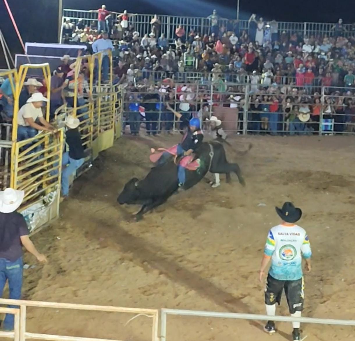 Após 15 anos sem competir em Rodeio, vereador encara desafio dos 8 segundos na Expo Fronteira