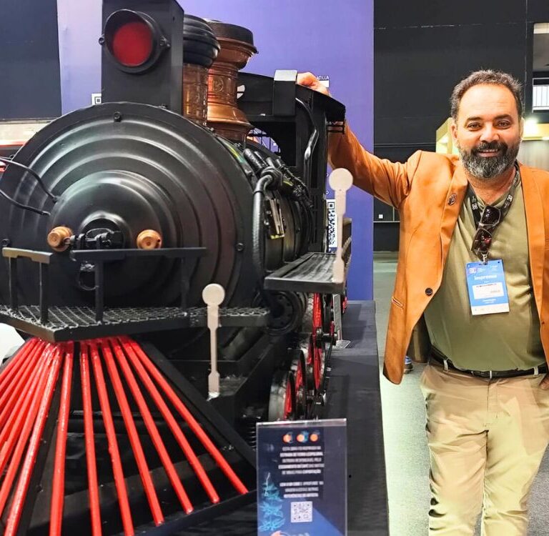 Locomotiva feita com peças de torradores leva a história do café às novas gerações na SIC