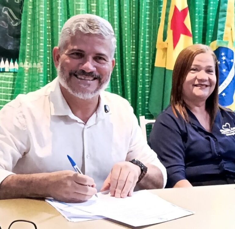 Reajuste de 8% e ensino em tempo integral marcam abertura do ano letivo em Epitaciolândia