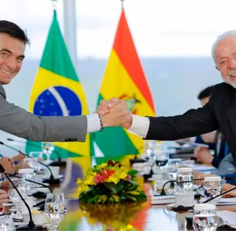 Lula e Rodrigo Paz discutem abertura de mercado para lácteos, sementes e soja na Bolívia