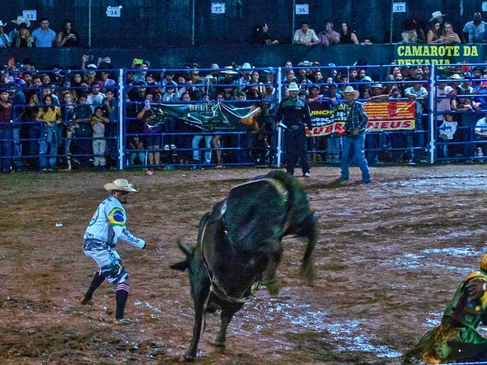 Peões do Acre, Rondônia e Bolívia disputam mais uma etapa do rodeio do Circuito Country