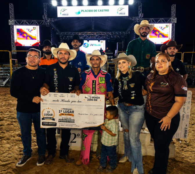 Última noite da 5ª Feira do Agro de Plácido de Castro  consagra Matheus Bernardino campeão do rodeio
