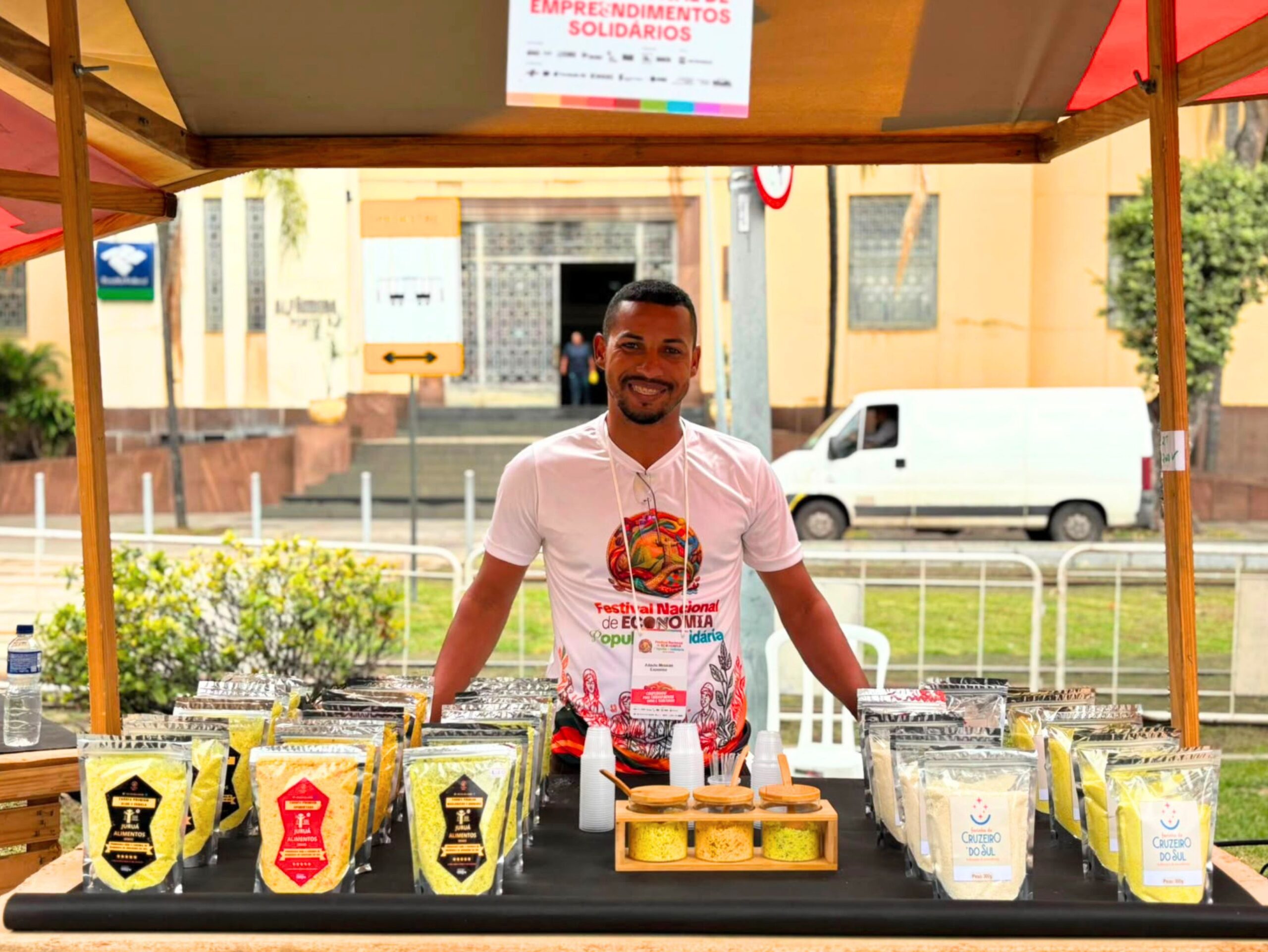Farofas acreanas conquistam o público no Festival Nacional de Economia Popular e Solidária no Rio de Janeiro