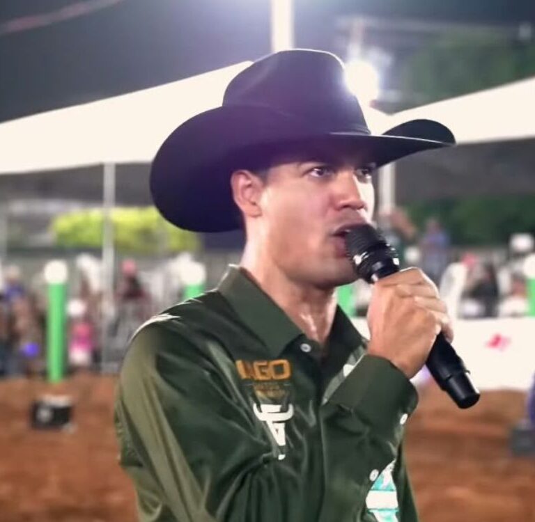 Filho de locutor e sobrinho de campeão, comentarista Iago Santos leva técnica e emoção à arena da Expoacre