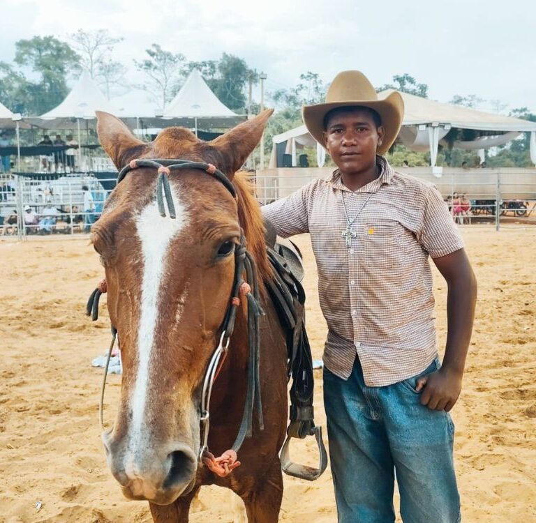 Gustavo Cesar, de 16 anos, vence categoria iniciante na prova de Armadinha, de laço, da Expo Fronteira