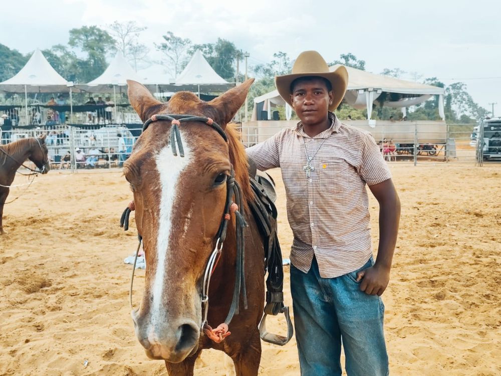 Gustavo Cesar, de 16 anos, vence categoria iniciante na prova de Armadinha, de laço, da Expo Fronteira