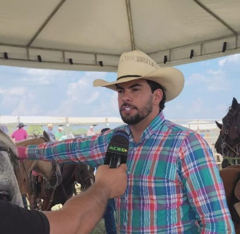 Campeão na Expoacre 2026, Danilo Leandro coleciona prêmios no Team Roping e mira grandes arenas